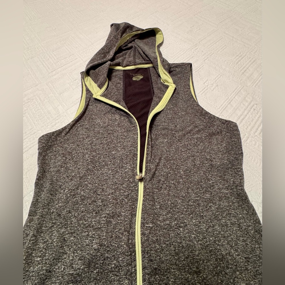 Women’s Tek Gear Warm Gear sleeveless hoodie jacket - gray and neon - small - Picture 6 of 13